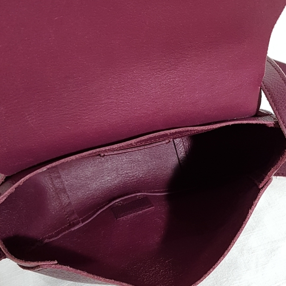 Mark and Graham Leather Crossbody Bag - Picture 6 of 8